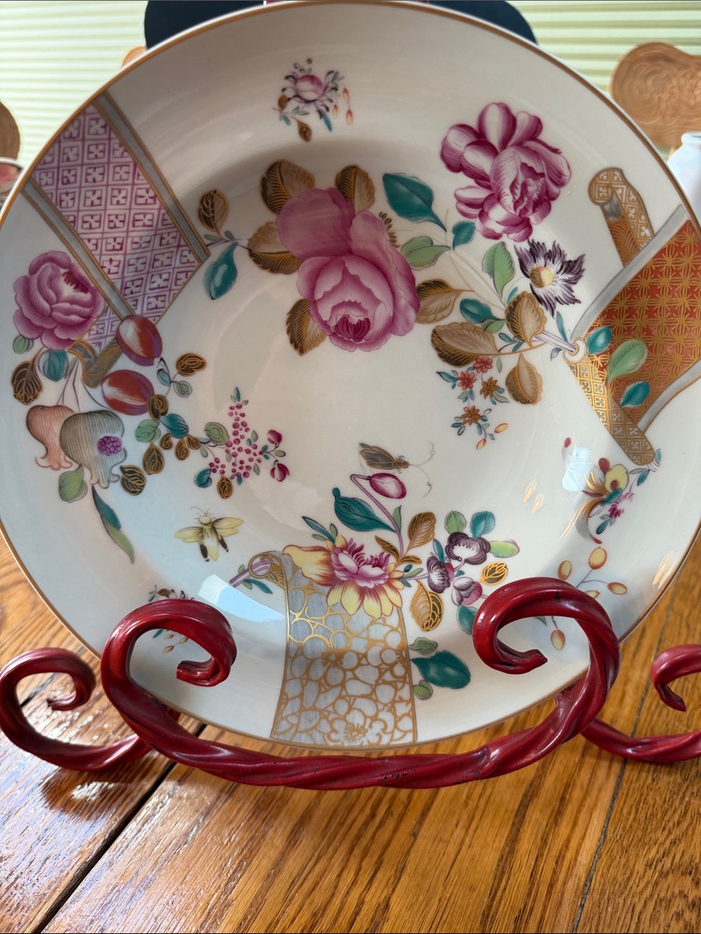 Mottahedeh by Vista Alegre porcelain 10” plate in Lowestoft Rose pattern.